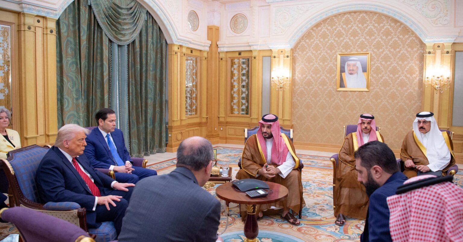 アングル：トランプ氏のシリア制裁解除発表、米政府担当部署も「寝耳に水」で困惑 | ロイター