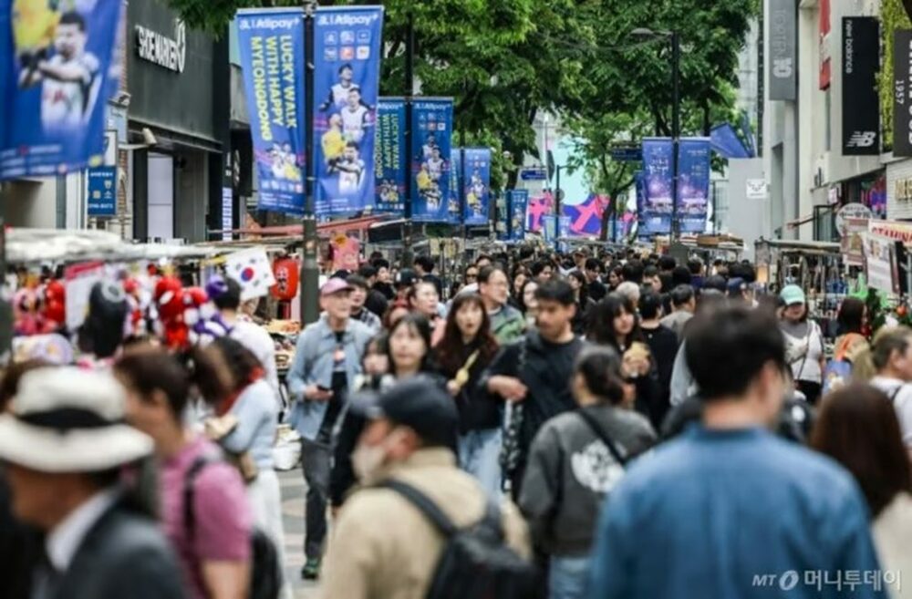 “爆買い団体ツアー”の終焉…中国人観光客、韓国で個人旅行・日常消費にシフト　写真枚　国際ニュース：AFPBB News