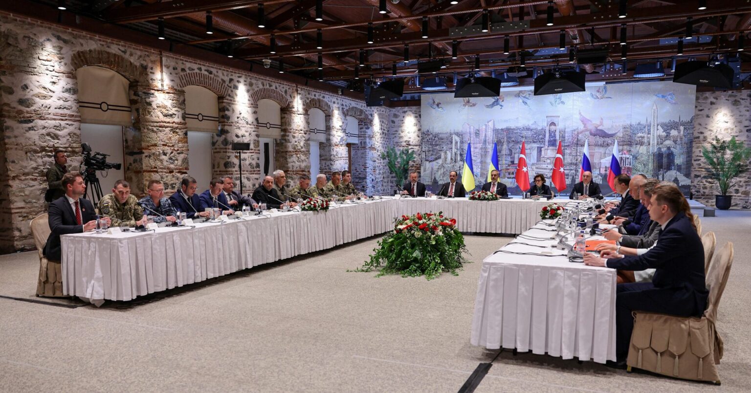 トランプ米大統領、19日にロシア・ウクライナ首脳と電話会談 | ロイター