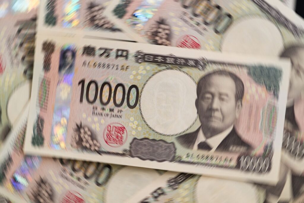 円は対ドルで一時145円ちょうど付近に上昇－米国格下げで円買い加速 - Bloomberg