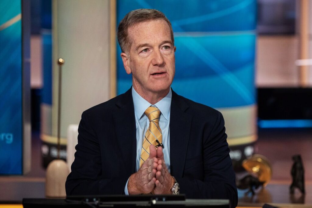 米国株は押し目買いを、ムーディーズの格下げ後－モルガンＳ - Bloomberg