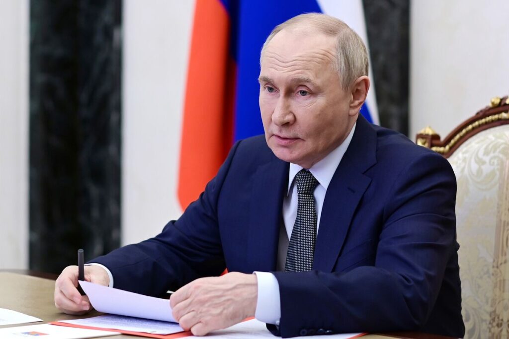 プーチン氏、ロシアの優位な立場を確信－トランプ氏との電話会談控え - Bloomberg