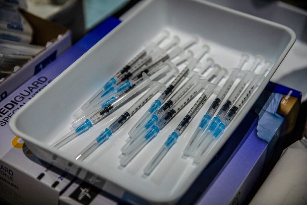 コロナ関連銘柄の株価上昇、感染者数の急増で－韓国は個人資金が流入 - Bloomberg