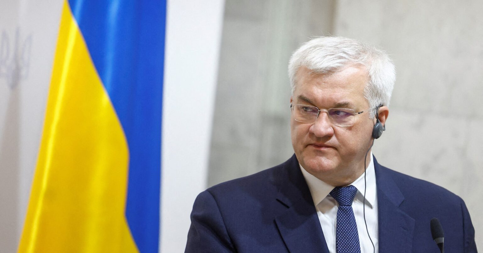 G７はロシア原油上限引き下げを、ウクライナ外相「30ドルが妥当」 | ロイター