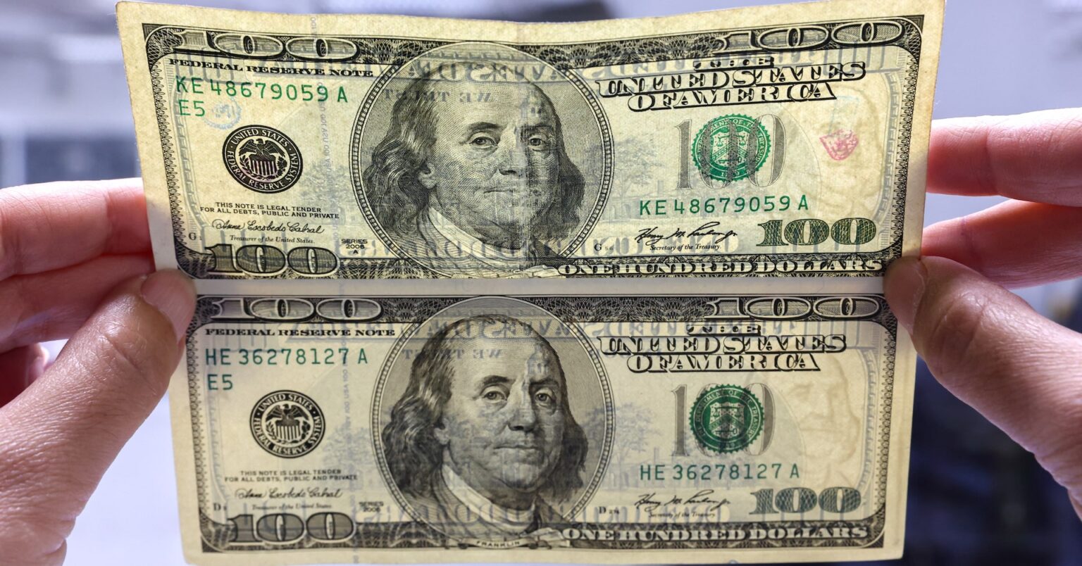 アングル：ドルにさらなる下落余地、格下げで米国売りも再燃 | ロイター