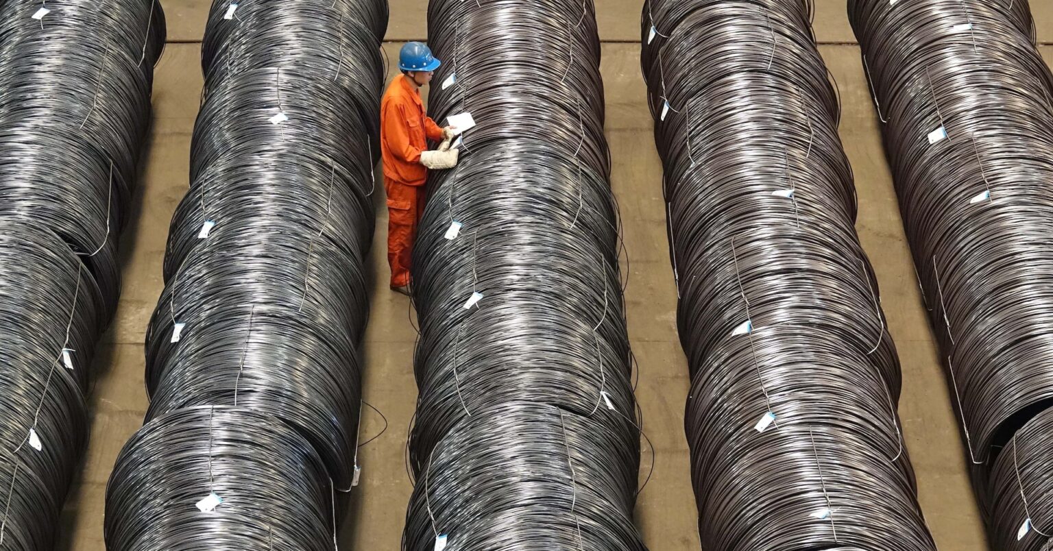 中国粗鋼生産、4月は予想下回るもなお高水準 | ロイター