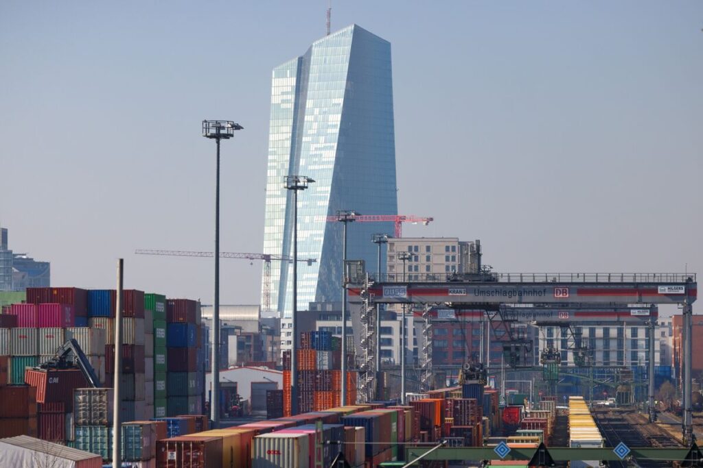 ユーロ圏のインフレ率、来年には２％下回る－欧州委員会が予測 - Bloomberg