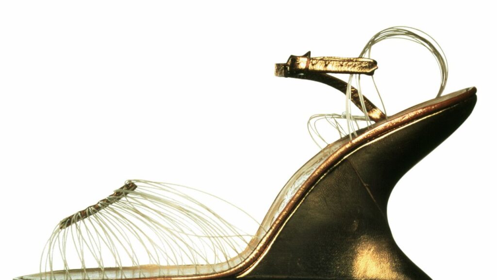 大阪・関西万博のイタリア館にてフェラガモのアーカイブ・シューズの展示がスタート！〜5月31日（土）まで開催 | Vogue Japan