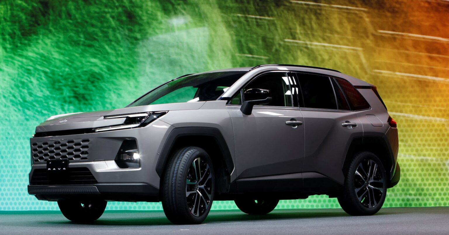 トヨタ、新型ＲＡＶ４を今年度中に発売　独自ソフト基盤を初搭載 | ロイター