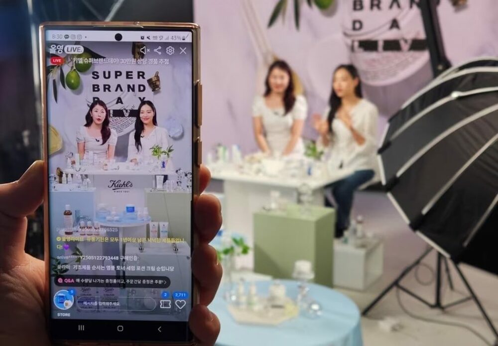 「オリヤンライブ」1000回突破…韓国CJオリーブヤングが切り拓くビューティーEC革命　写真枚　国際ニュース：AFPBB News