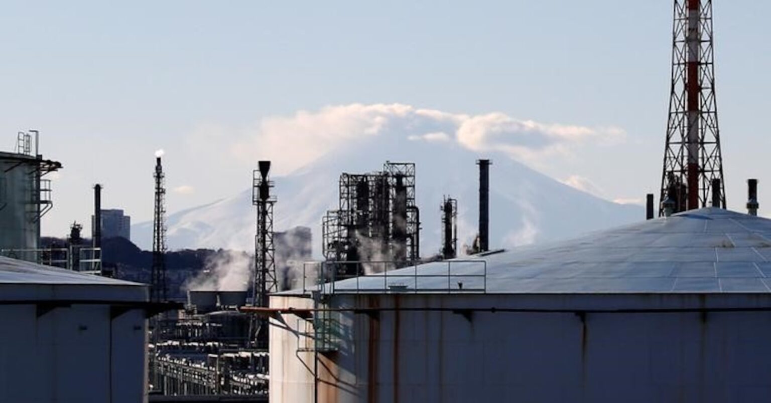 機械受注3月は大型案件で13％増も「一時的需要」、判断は据え置き | ロイター