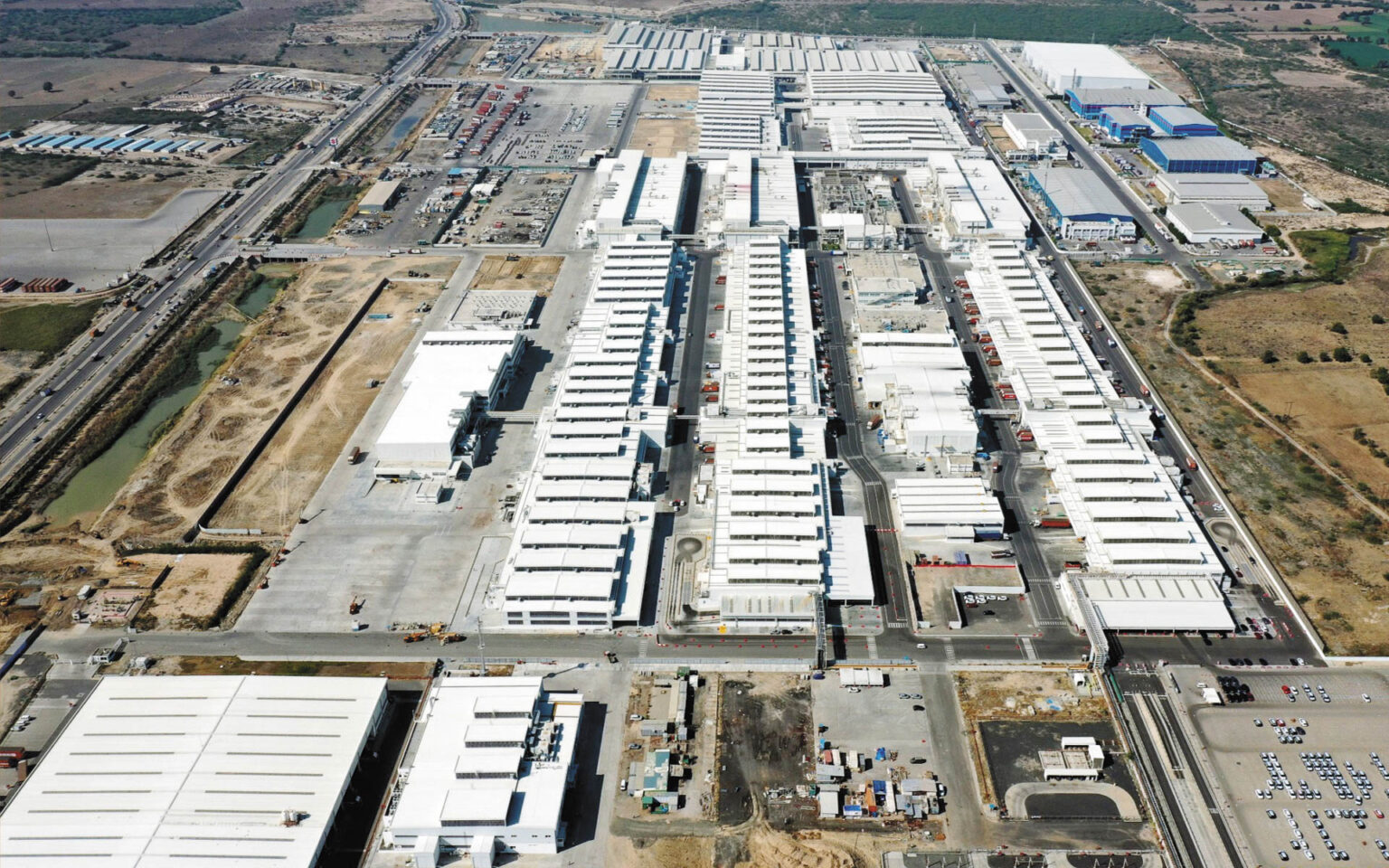 スズキ、インド・グジャラートでの投資が地域に与えた影響とは 10年間で75万4510人の直接雇用や約4兆円規模の経済効果を報告 - Car Watch