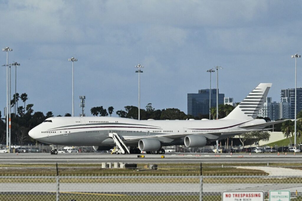 カタールの豪華ジャンボ機、米大統領専用機として国防総省が正式受領 - Bloomberg