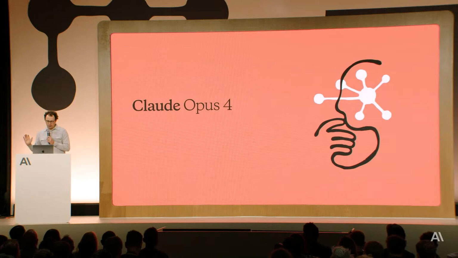 Claude Opus 4が開発中にユーザーを「個人情報を漏らすぞ」と脅迫する挙動が見られるも安全性強化で改善される、悪質利用をメールで内部告発する事例も - GIGAZINE