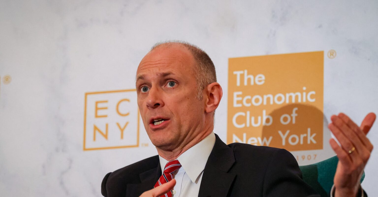 トランプ氏の対ＥＵ高関税案、供給網に脅威─シカゴ連銀総裁＝報道 | ロイター