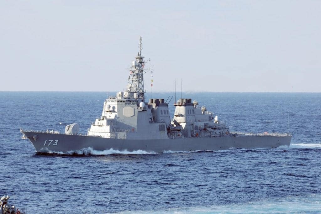 水中に横転した北朝鮮の最新大型軍艦、欠陥を知り激怒した金正恩 写真が如実に語る北朝鮮の軍艦製造技術水準、欠陥は多いが着実に進歩も(1/5) | JBpress (ジェイビープレス)