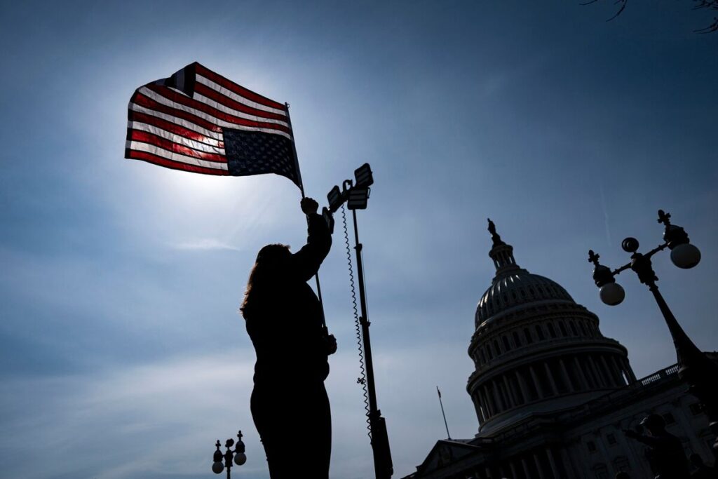 【米国市況】財政不安で国債安、株に売り波及-ドルも143円台に下落 – Bloomberg 【米国市況】財政不安で国債安、株に売り波及-ドルも143円台に下落 - Bloomberg