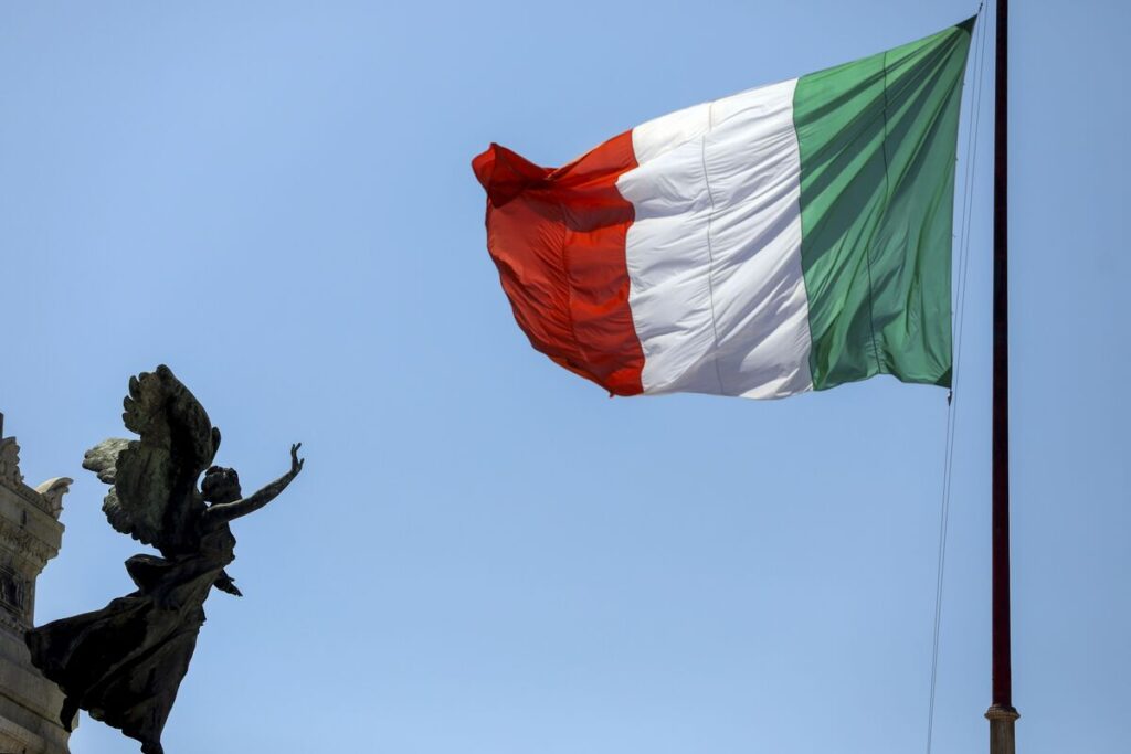 イタリアの格付け見通し、「ポジティブ」に引き上げ－ムーディーズ - Bloomberg