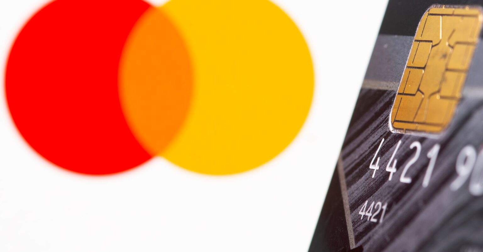 ＥＵ、米ビザとマスターカードの手数料巡る調査を拡大 | ロイター