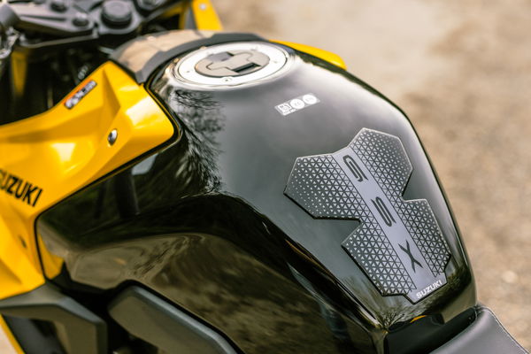 GSX-8Rタンク