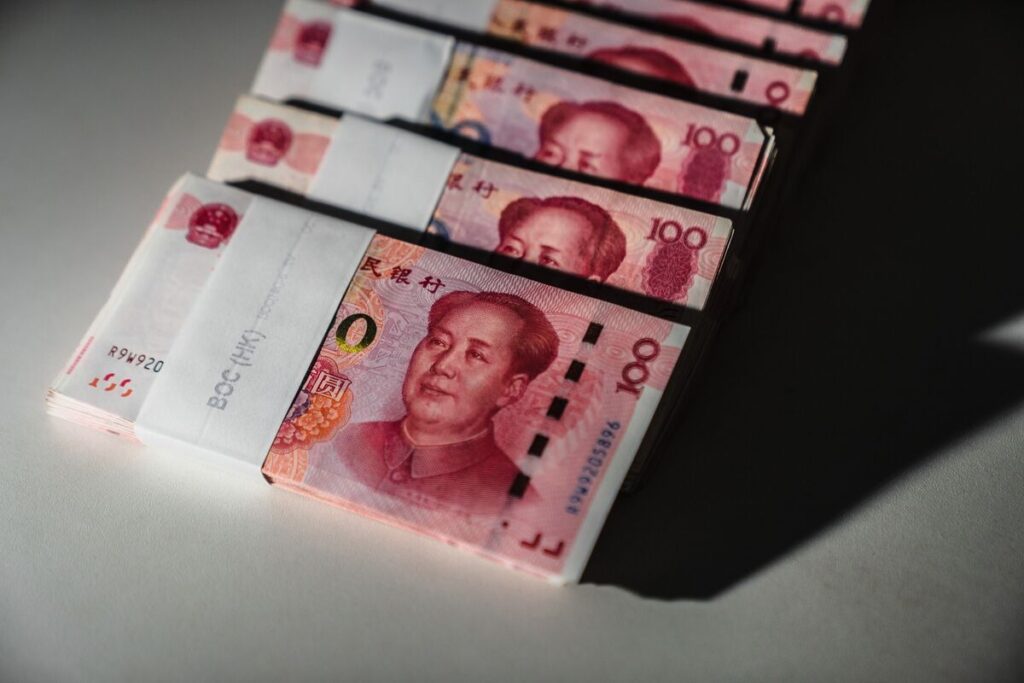 中国が人民元の使用比率引き上げ促す、大手銀行の越境取引－関係者 - Bloomberg