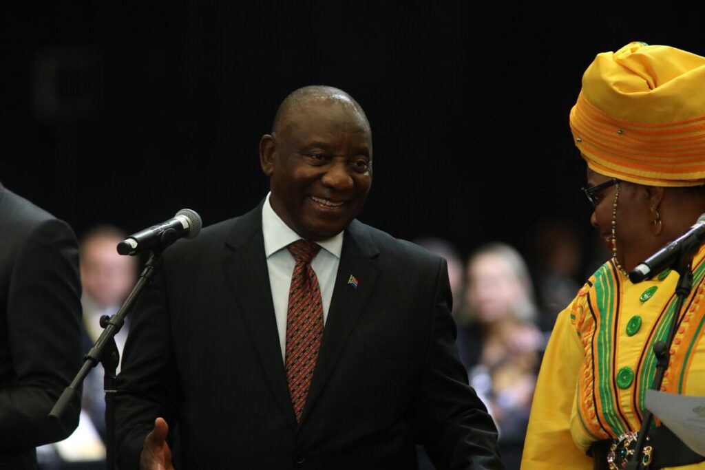 南アフリカ、ラマポーザ氏が大統領続投へ－連立合意後に議会が選出 - Bloomberg