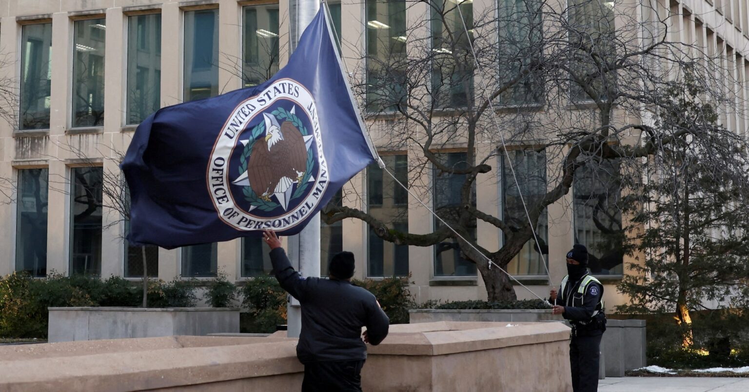 トランプ政権当局者、職員を「うそ発見器」で検査　非機密情報のリークで | ロイター