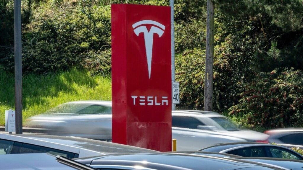 テスラが初めてヨーロッパ市場でBYDに負けた背景。重い関税にもかかわらず中国EVが急成長 | 特集 | 東洋経済オンライン