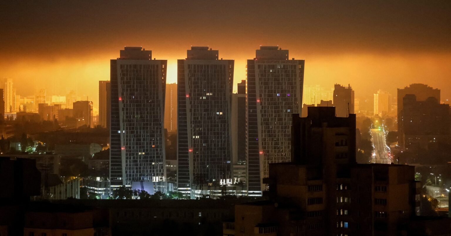 ロシアがウクライナに大規模空爆、子ども含む12人が死亡 | ロイター