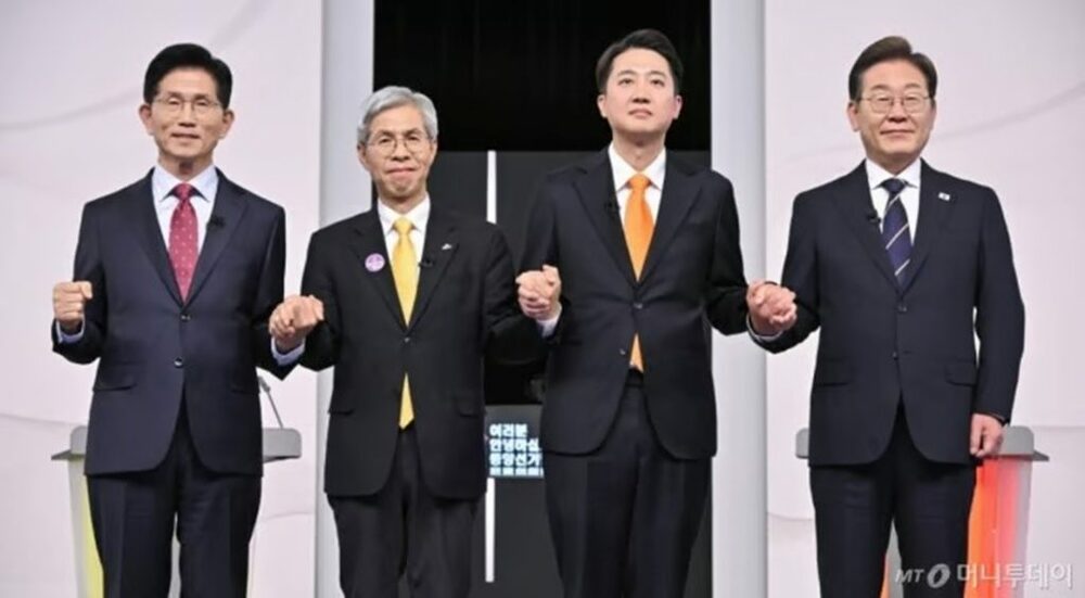 韓国若者が政治の主役に…「どうせ無関心」はもう古い [韓国記者コラム]　写真枚　国際ニュース：AFPBB News