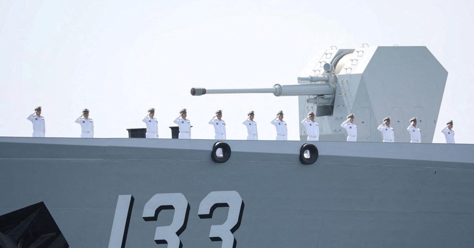 中国、台湾周辺海域で大規模艦隊展開　台湾総統就任1年迎える中 | ロイター