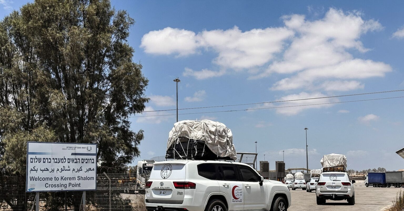 ガザで食糧輸送トラック襲撃、支援物資の輸送問題が浮き彫り | ロイター