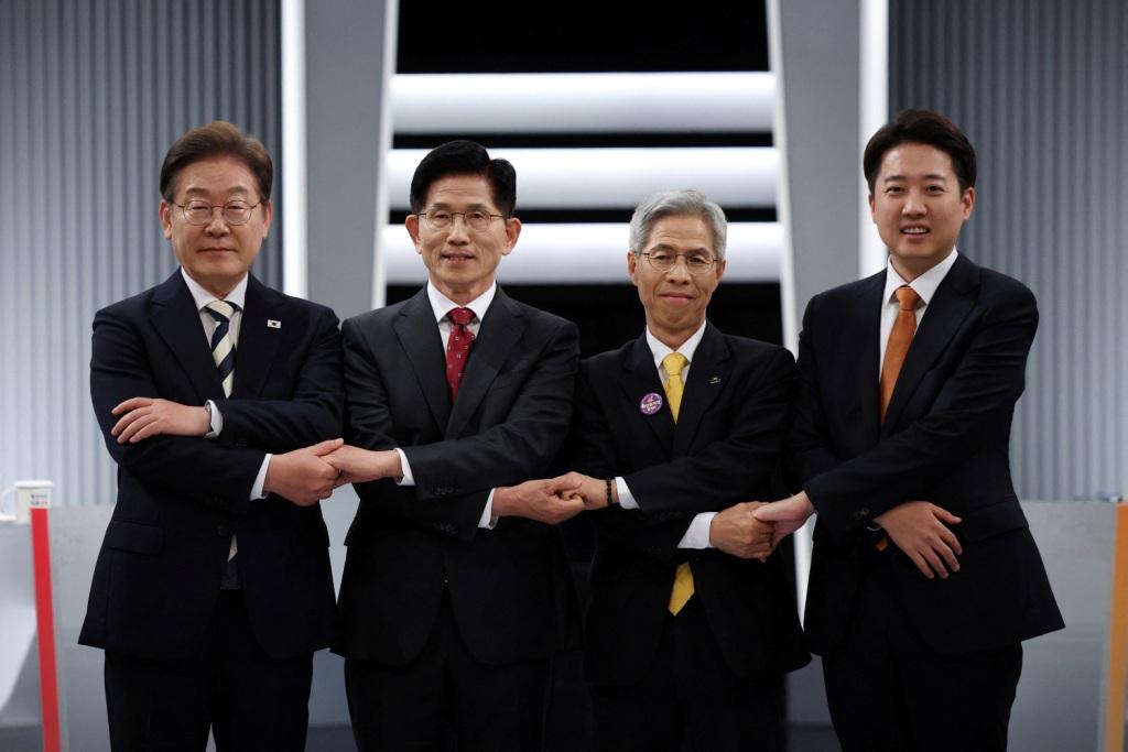 韓国の大統領選が異次元に突入、政治がミーム化しパロディが勝敗を決める？ 横断幕やスローガンなど旧態依然の選挙に逆戻りかと思いきや・・・(1/4) | JBpress (ジェイビープレス)