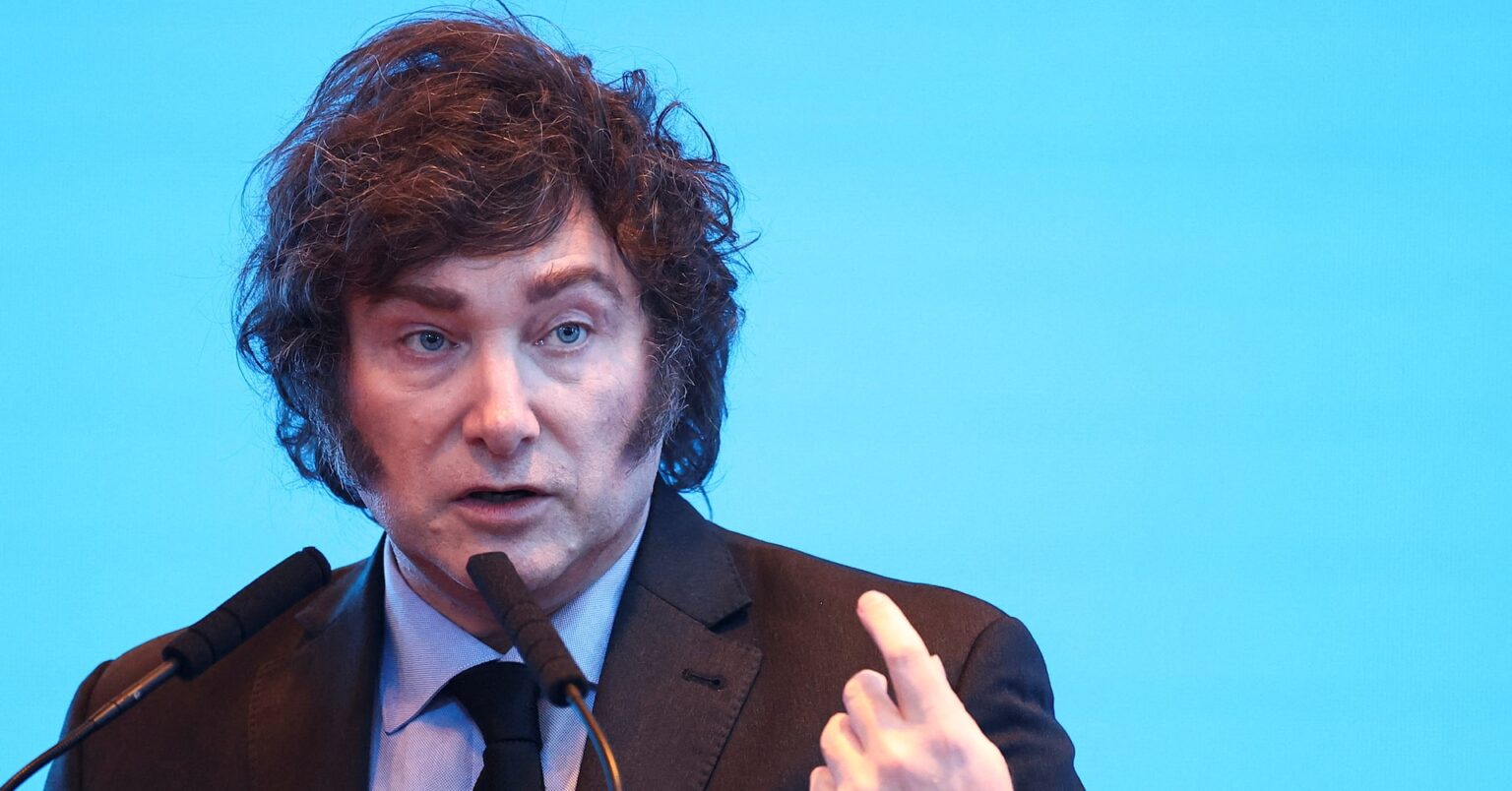 アルゼンチン大統領、支持率低下が加速　財政緊縮策を実行 | ロイター