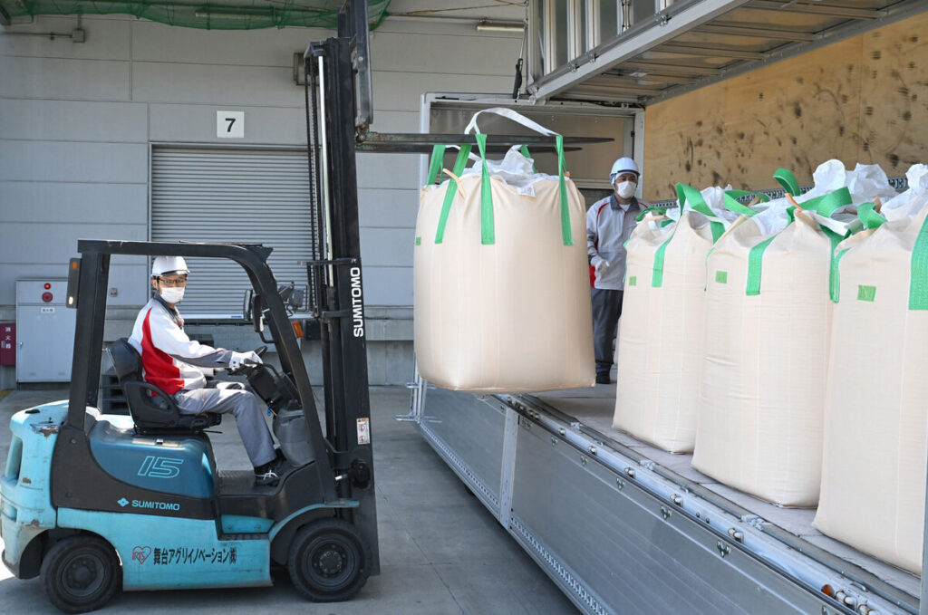 【更新】備蓄米が宮城・亘理の精米工場に到着 アイリスオーヤマが2日に仙台などで販売へ - 河北新報オンライン