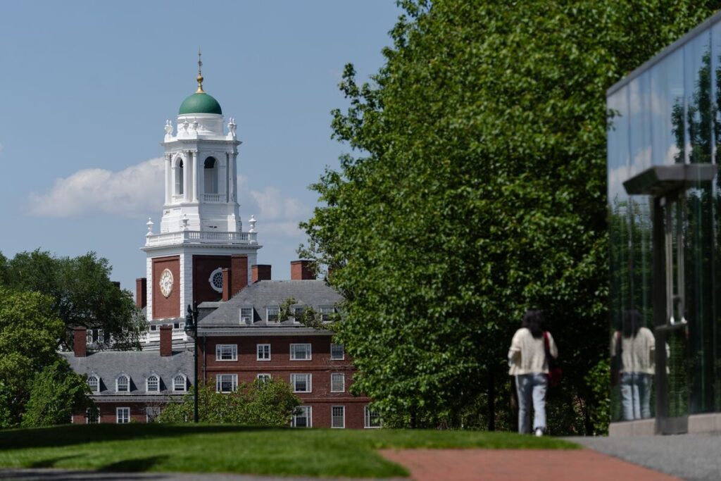 トランプ大統領、「米国第一主義」を高等教育機関に適用しようと圧力 - Bloomberg