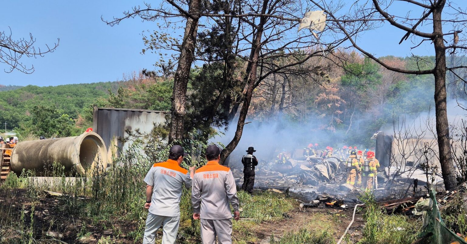 韓国海軍の哨戒機が墜落、4人全員死亡　韓国南東部で訓練中 | ロイター