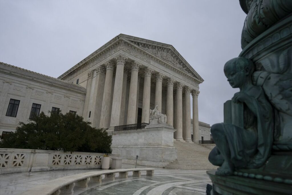 移民50万人の滞在資格、即時剝奪を最高裁がトランプ政権に容認 - Bloomberg