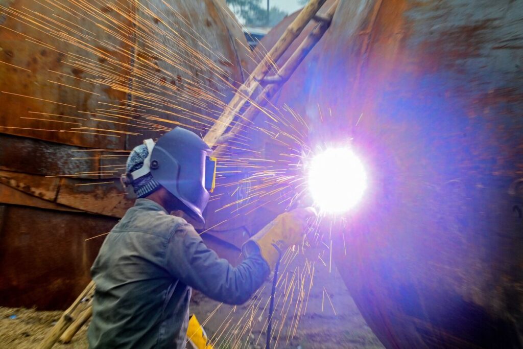 インド、１－３月ＧＤＰは予想上回る－投資やサービスが寄与 - Bloomberg