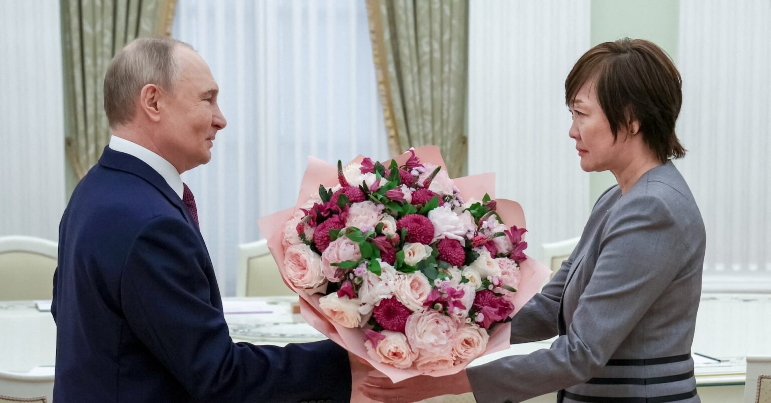 プーチン氏が安倍昭恵さんと面会、「元首相の夢は平和条約締結だった」 | ロイター