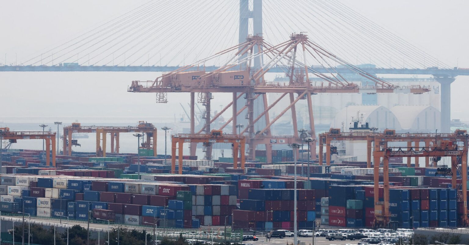 韓国の対米貿易黒字、投資継続で今後縮小の見通し＝業界団体 | ロイター