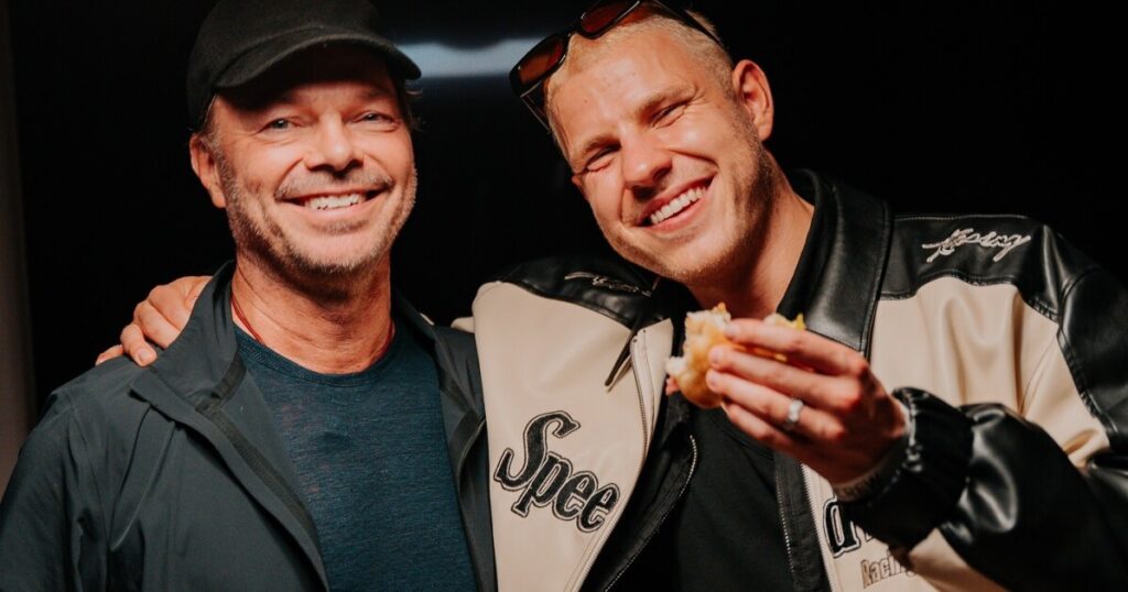 イギリスを代表するハウスDJ/プロデュサーPete Tong (ピート・トン) のリミックスコンテスト勝者FR3ADY (フレディー) が、イギリスO2アリーナにてパフォーマンスを披露