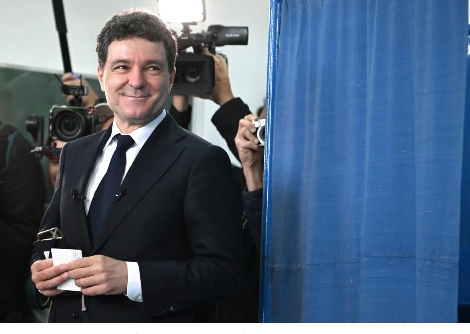 ルーマニアでの大統領選挙の第2ラウンドでは、中央候補のニクソン・ダンがおそらく勝つでしょう。プロ - ロシアのシミオンは55:45を破ります。