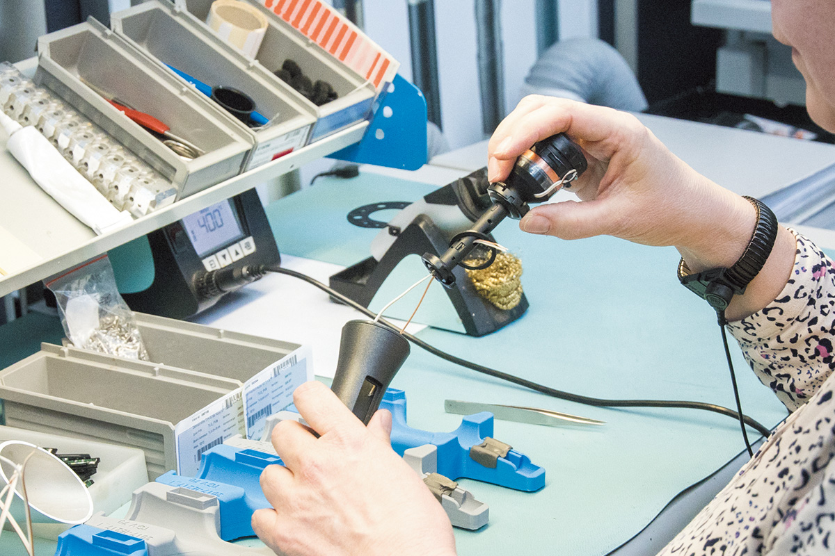 ❶カプセルとボディを組み合わせ