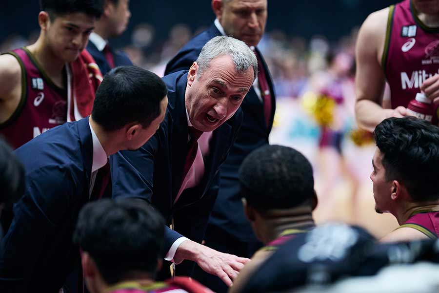 今季から川崎の指揮を執るロネン・ギンズブルグHC【写真：B.LEAGUE】