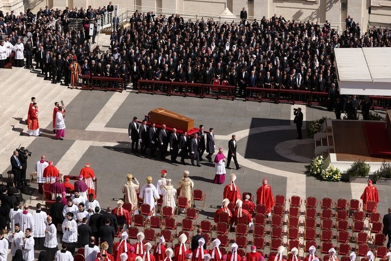 ローマ教皇フランシスコの葬儀に各国ロイヤルが参列 イギリスからはウィリアム皇太子が単独出席（ELLE DIGITAL） - Yahoo!ニュース - Yahoo!ニュース