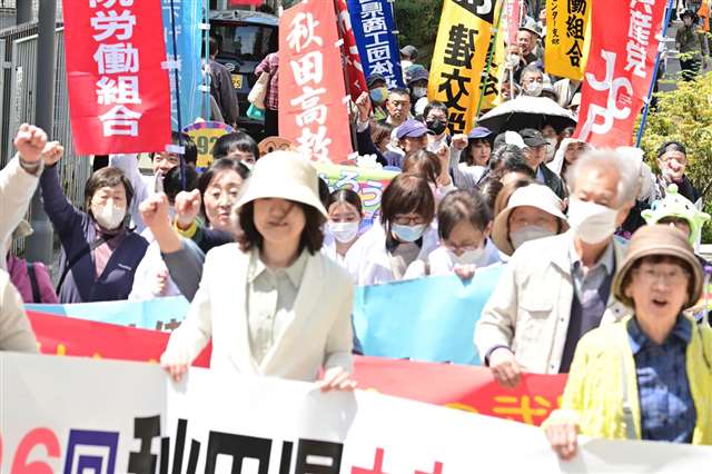 賃金引き上げ訴えデモ行進 秋田県内各地でメーデー - 秋田魁新報電子版
