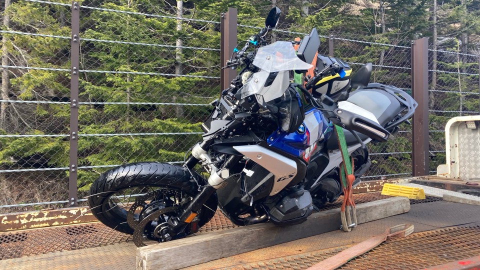 オートバイ3台~4台でツーリング中、1300㏄級の大型1台が反対車線にはみ出し道路脇へ 鹿児島ナンバーの60代男性ライダー死亡 所持していたスマホが衝撃を検知し通報 北海道上川町(HBCニュース北海道) – Yahoo!ニュース – Yahoo!ニュース オートバイ3台~4台でツーリング中、1300㏄級の大型1台が反対車線にはみ出し道路脇へ 鹿児島ナンバーの60代男性ライダー死亡 所持していたスマホが衝撃を検知し通報 北海道上川町(HBCニュース北海道) - Yahoo!ニュース - Yahoo!ニュース