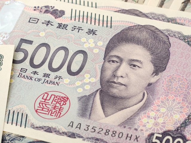 新五千円札が「12万円」に大化け! 一見普通の紙幣なのに“24倍”のプレミアムがついたのは一体なぜ!?(All About) – Yahoo!ニュース 新五千円札が「12万円」に大化け! 一見普通の紙幣なのに“24倍”のプレミアムがついたのは一体なぜ!?(All About) - Yahoo!ニュース