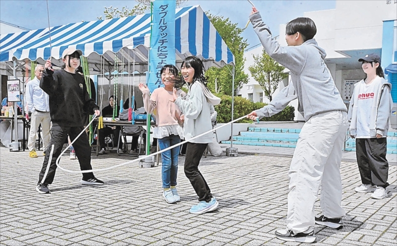 子どもの笑顔はじけるＧＷイベント 「ダブルダッチ」にハラハラ 福島県郡山市でこどもまつり（福島民報） - Yahoo!ニュース - Yahoo!ニュース